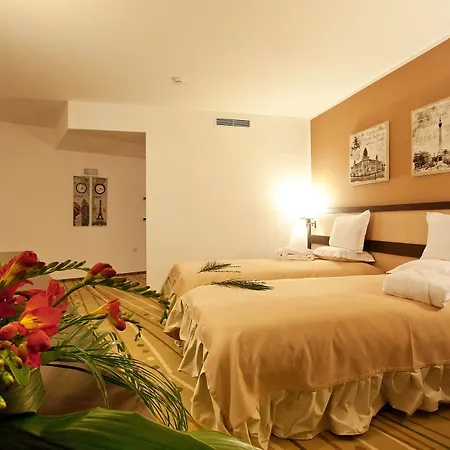 Earth & People & - Free Parking & Swimming Pool 4* סופיה