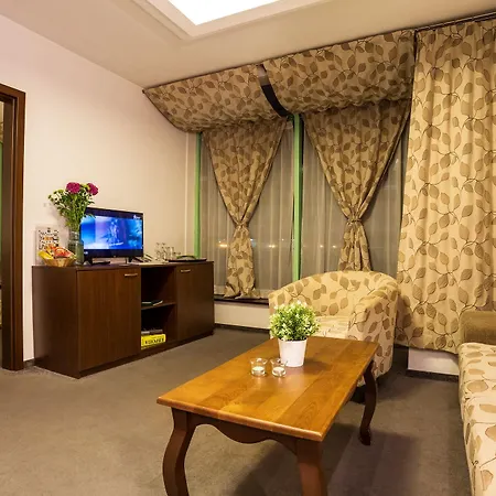 Earth & People & - Free Parking & Swimming Pool 4*